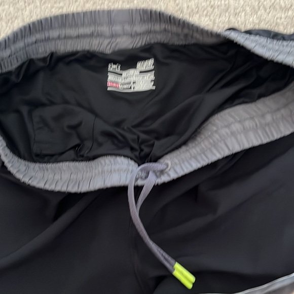 Ladies Shorts - Picture 4 of 7